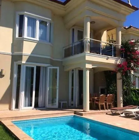 Sunset Beach Club 5 Beds O4 וילה
